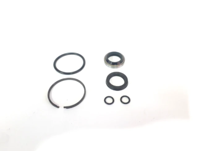 zestaw uszczelnień siłownika skrętu 044561010071 toyota