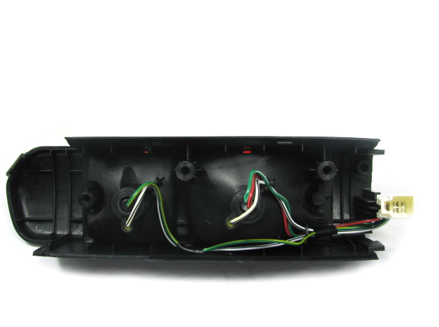 lampa tylna lewa e0040752 toyota seria 8 12v